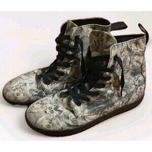 Dr. Martens Beckett Canvas Skull Roses Boots Men's 8 Women's 9 Black Grey 8-Eye